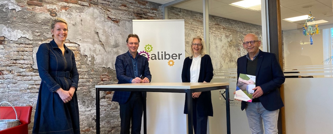 Vereniging Eerstelijns Apothekers Rijnland en stichting ©aliber sluiten eHealth-overeenkomst met PharmaPartners